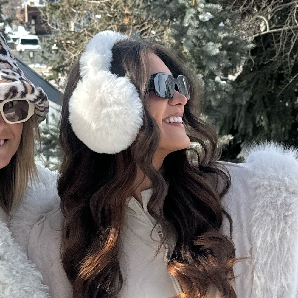 Bo + Tee white earmuffs